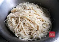 Illustration of how to make scallion oil noodles 14