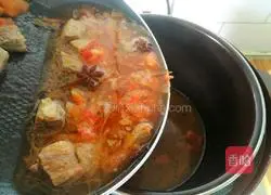 Illustration of how to make beef, tomato and sweet potato soup 19