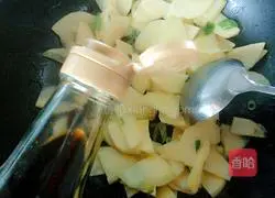 Illustration of how to make willow sprouts and potato soup 5