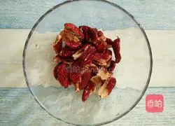 Illustration of making red date milkshake 3