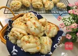 Illustration of how to make nutritious flower rolls 15