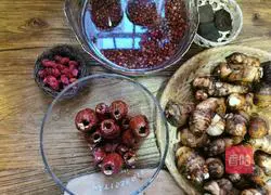 Illustration of how to make red beans, red dates, taro and cranberry sugar water 2