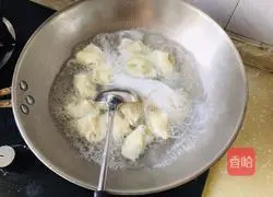 Illustration of how to make chicken wontons in clear soup 7