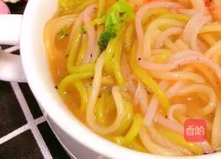Colorful Illustration of how to make shrimp noodles 1