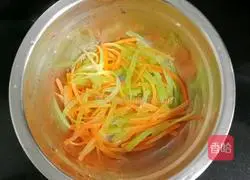 Illustration of how to make seasonal vegetable rice omelette (baby food supplement) 5