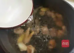 Illustration of how to make fish maw chicken in golden soup 8