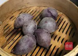 Red bean and purple sweet potato Illustration of how to make steamed buns 1