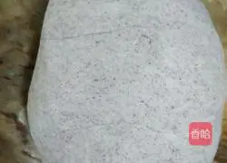 Illustration of making black rice rolls 7