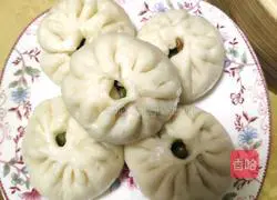 Illustration of how to make steamed buns stuffed with beans and minced meat 9