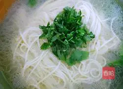 Illustration of how to make chicken soup noodles 22