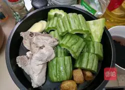 Black Bean Bitter Melon Spare Ribs Soup Illustration 4