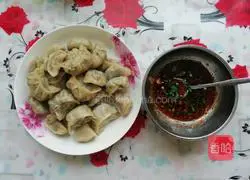 Illustration of how to make steamed dumplings with vegetarian filling 5