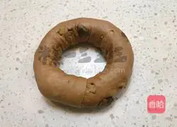Illustration of how to make black walnut bagels 10