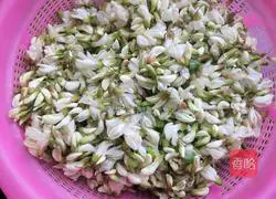 Illustration of how to make dumplings stuffed with sophora flower stuffing 2