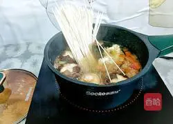 Illustration of how to make mushroom egg noodles 9