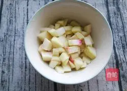 Illustration of how to make fruit lotus root starch soup 2