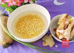 Soybean, lotus root and chicken soup recipe 1