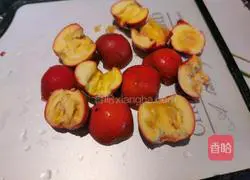 Illustration of how to make hawthorn and snow pear soup 3