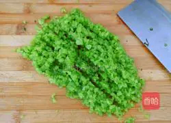 Illustration of how to make dumplings stuffed with chrysanthemum stems, mushrooms and pork 9