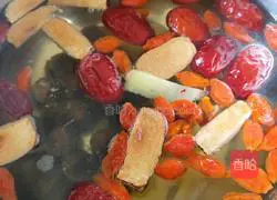 Illustration of how to make red dates, longan and wolfberry soup 5