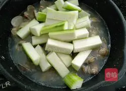 Huajia Illustration of how to make loofah soup 9