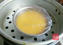Illustration of how to make steamed egg custard 6