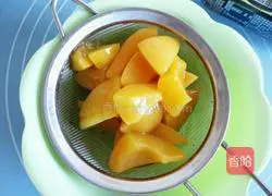 Illustration of how to make watermelon sparkling drink 2