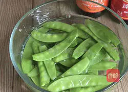 Illustration of how to make fried snow peas with pork belly 3