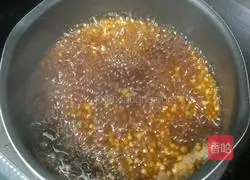 Illustration of how to make pearl milk tea 4