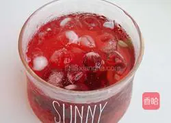 Illustration of how to make sweet and sour blueberry drink 8