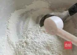 Illustration of how to make pork and pumpkin fried dumplings 2