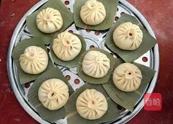 Illustration of how to make Xiao Long Bao 7