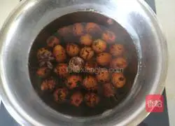 Illustration of how to make spiced quail eggs 12