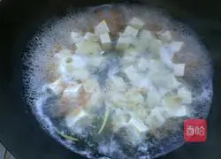 Illustration of how to make sea rice and loofah tofu soup 4