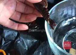 Illustration of how to make stir-fried crayfish 5