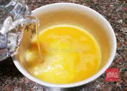 Illustration of how to make spinach and shrimp steamed egg custard 7