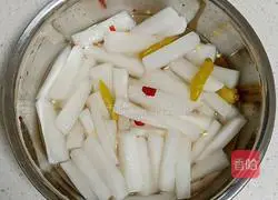 Illustration of how to make spicy and sour white radish strips 6