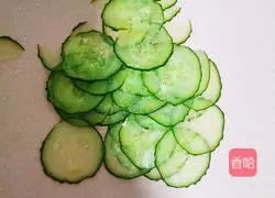 Illustration of how to make cucumber pancakes 5