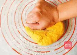 Illustration of how to make orange steamed buns 3