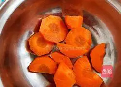 Illustration of how to make Poria Pork Bone and Dampness Removing Soup 8