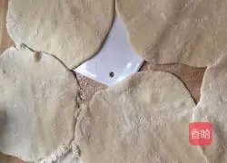 Illustration of how to make leek, egg and shrimp pancakes 5