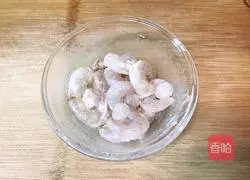 Illustration of how to make shrimp and tofu soup 3