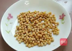 Bitter melon, soybean and pork ribs soup recipe 6