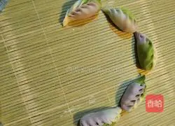 Illustration of how to make colorful dumpling skin dumplings 10