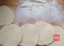 Illustration of how to make carrot meat buns 10