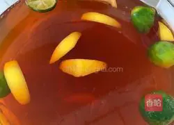 Illustration of homemade kumquat lemon iced black tea 6