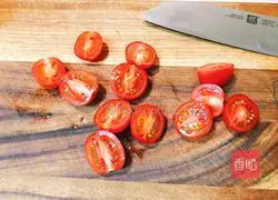 Illustration of how to make fat-reduced vegetable and fruit salad 7