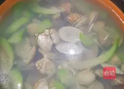 Illustration of how to make clam and luffa soup 4