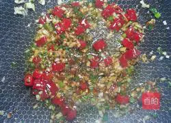 Illustration of how to make simple fish-flavored shredded pork 8