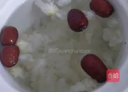 Illustration of how to make white fungus and mung bean soup 4